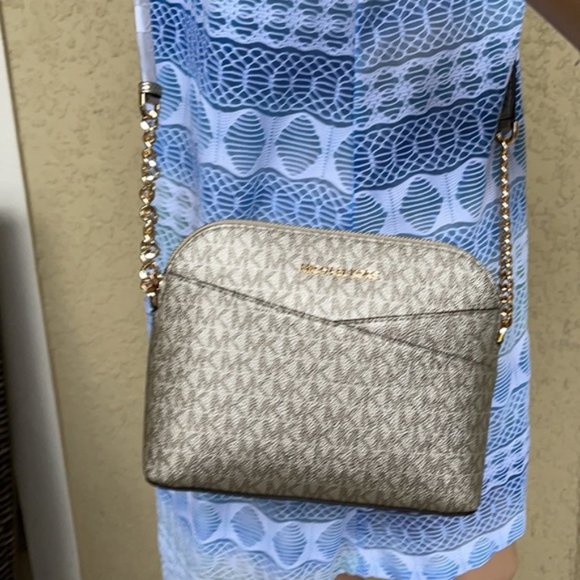 Michael Kors Jet Set Travel Medium Dome Crossbody Bag Pale Gold - Picture 13 of 15